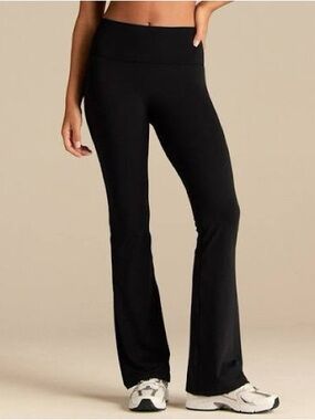 Women’s Zyia Black High-Waist Flared Yoga Pants 6-8